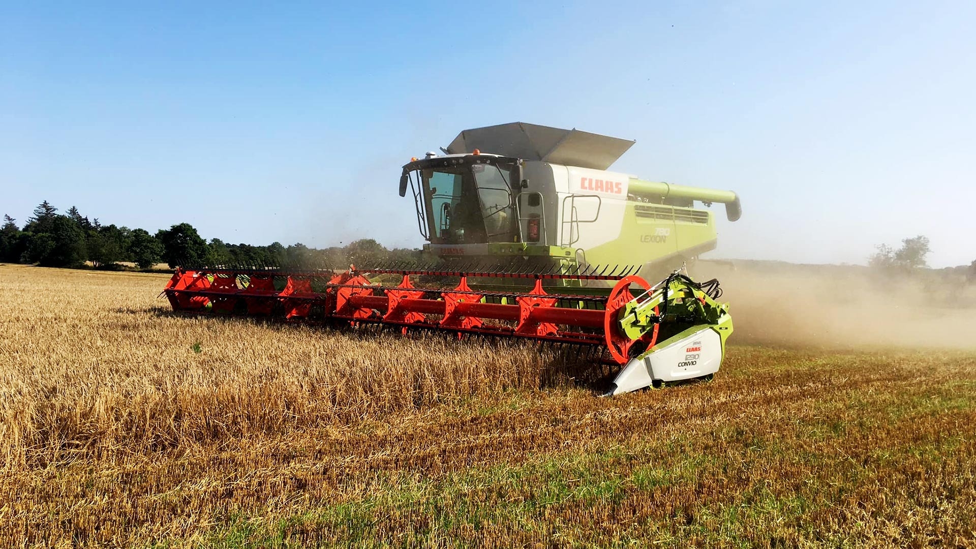 Maskinstation i Sønderjylland med moderne landbrugsmaskiner